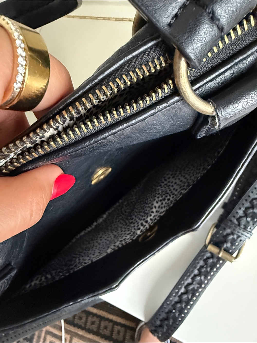 Antik Kraft Libby Crossbody Bag - Picture 13 of 15